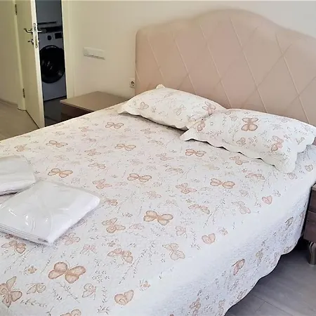 10 Location, Close To Beaches And Anywhere דירה *