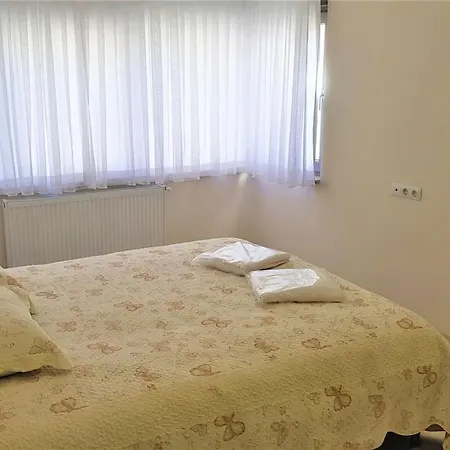 10 Location, Close To Beaches And Anywhere דירה *