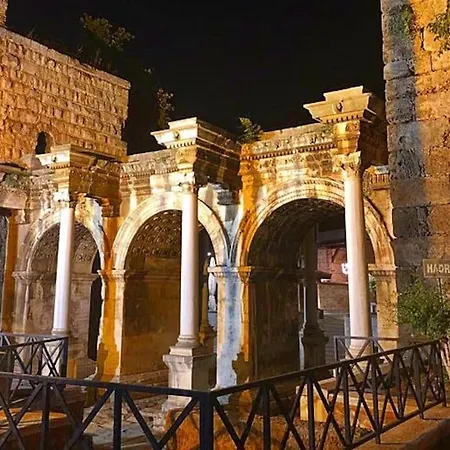 10 Location, Close To Beaches And Anywhere דירה אנטליה