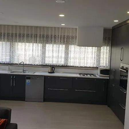 10 Location, Close To Beaches And Anywhere דירה