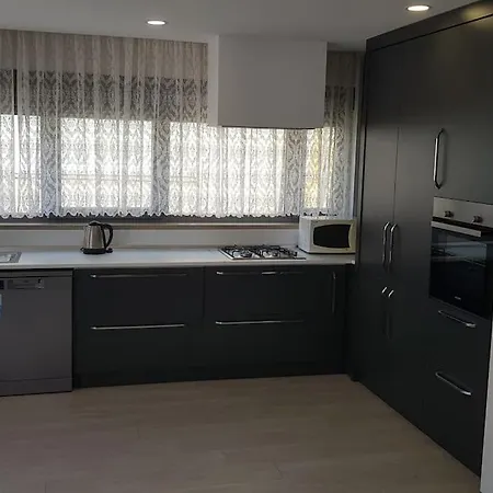 10 Location, Close To Beaches And Anywhere דירה *